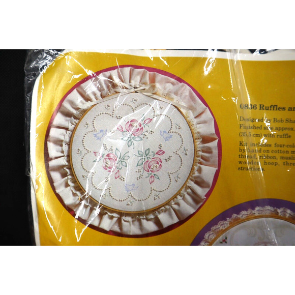Vintage 1985 The Creative Circle Kit Needlework 0836 Ruffles and Roses New - Picture 2 of 3